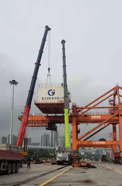 果集司全力保障寸滩港区岸桥搬迁项目拆卸工作安全顺利进行 2021.05.10 果集司全力保障寸滩港区岸桥搬迁项目拆卸工作安全顺利进行(图片).jpg