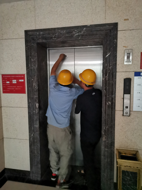 果集司开展电梯困人应急救援演练 2021.08.27 果集司开展电梯困人应急救援演练(图片).jpg