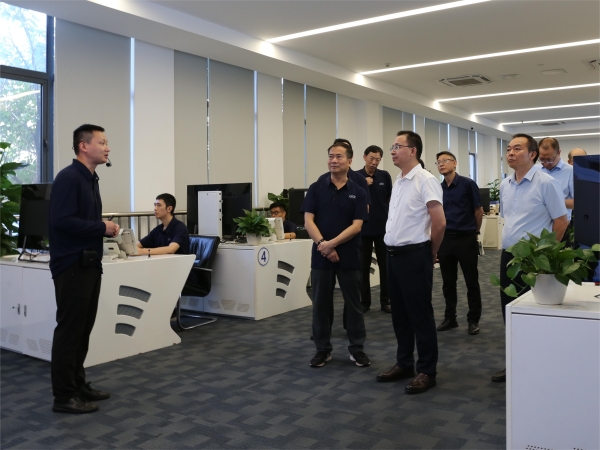 向云林一行到果园集装箱公司调研 IMG_5265_副本.jpg