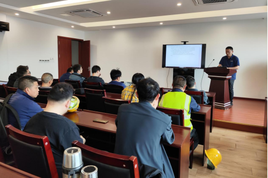 强化安全意识 筑牢“防风屏障”——果园集装箱公司开展防风应急安全知识专项培训 image.png