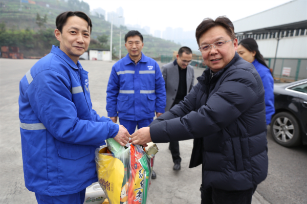 熊总慰问.jpg