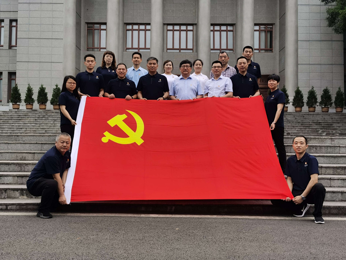 缅怀革命先烈 弘扬红色精神&mdash;&mdash;港九公司与果集司所属党支部联合开展主题党日活动（图片3）_副本.jpg