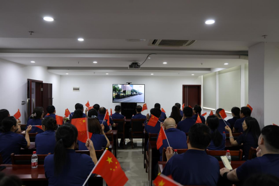 果园集装箱公司组织职工集中观看抗战胜利80周年纪念大会 职工深受鼓舞立足岗位建新功 image.png