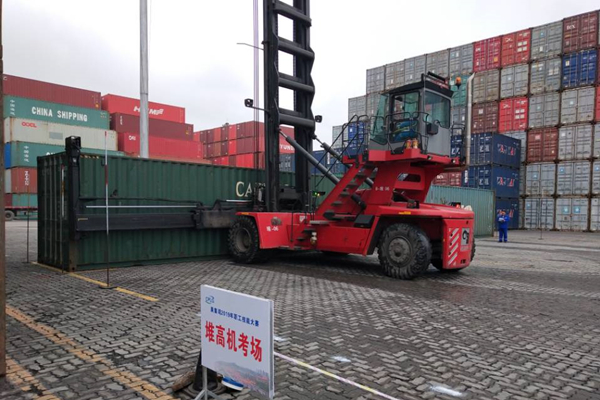 1575015321697005726.jpg 堆高机.jpg