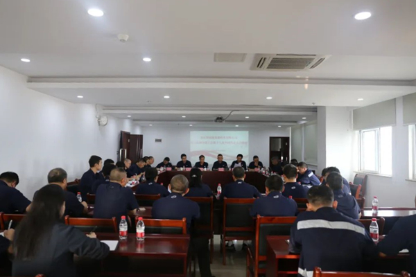 果园集装箱公司召开学习贯彻中国工会第十八次全国代表大会精神会议 640_副本.jpg