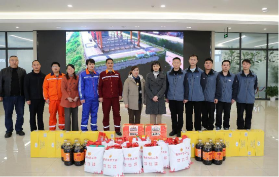 市交通建设工会领导到果园港慰问 image.png
