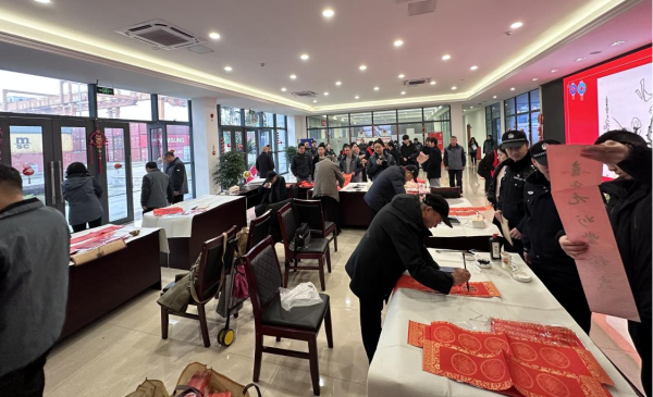 金龙送福 喜进万家——果园集装箱公司举办迎新春送春联活动 图片1_副本.png