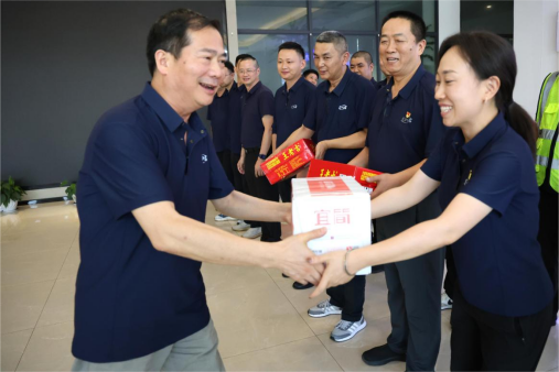 高温慰问送清凉 情系一线暖人心——果园集装箱公司开展高温慰问活动 image.png