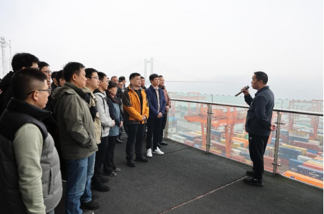 广西柳州总工会劳模工匠到果园集装箱公司学习考察 image.png